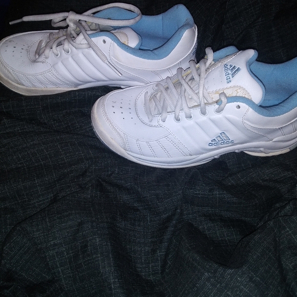Lady's Adidas white and blue shoes - Picture 2 of 5